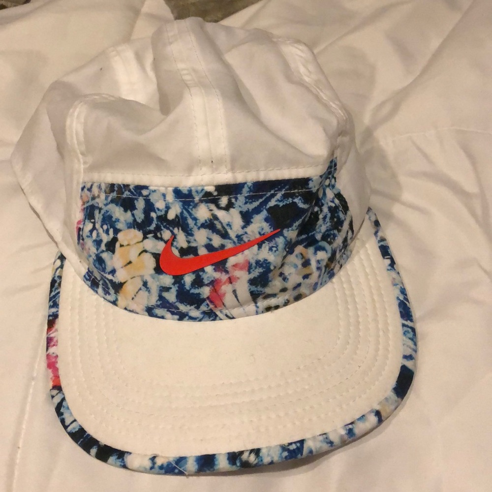 White nike dry fit hat 🧢